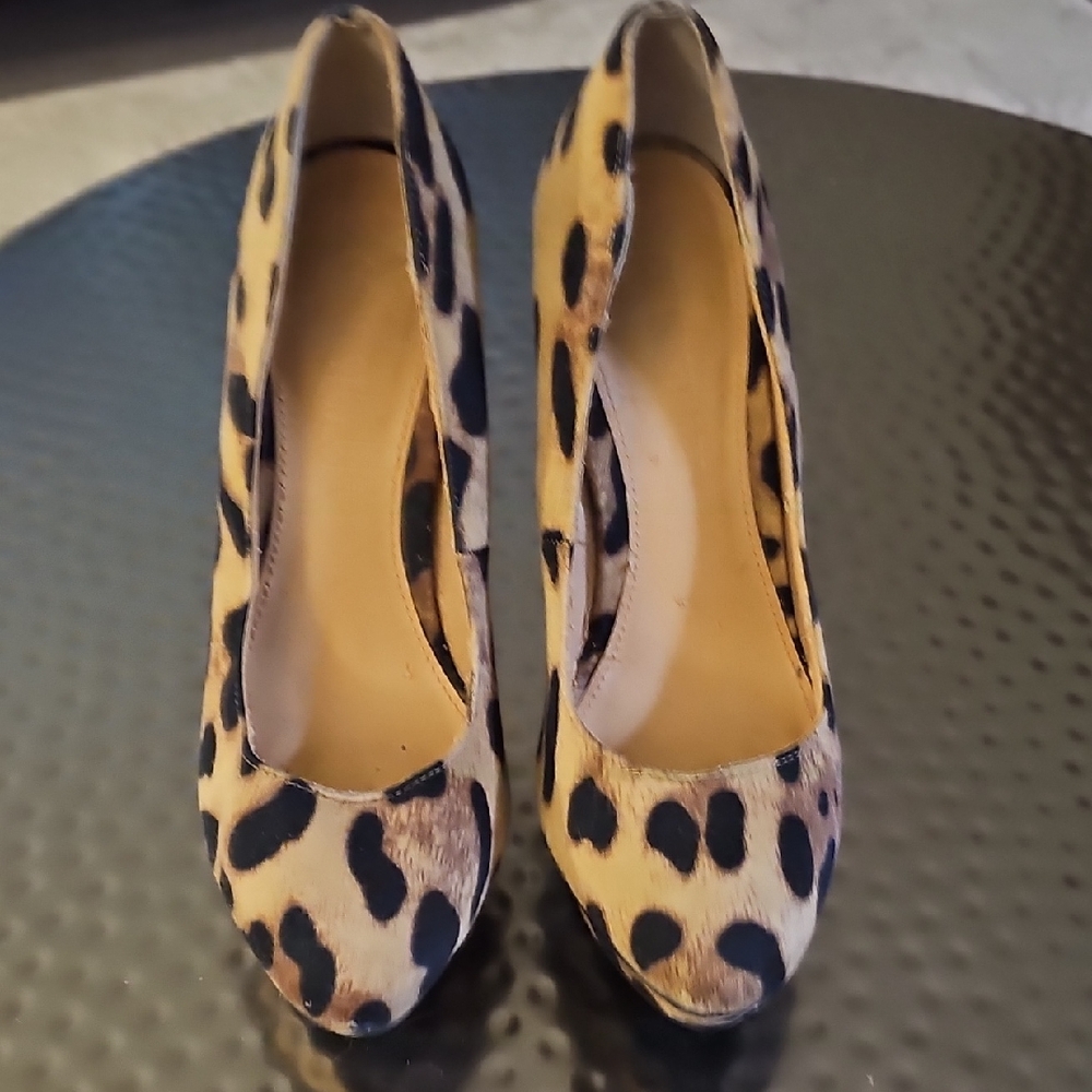 Vintage Jessica Simpson Tan and Black Animal Print Heels